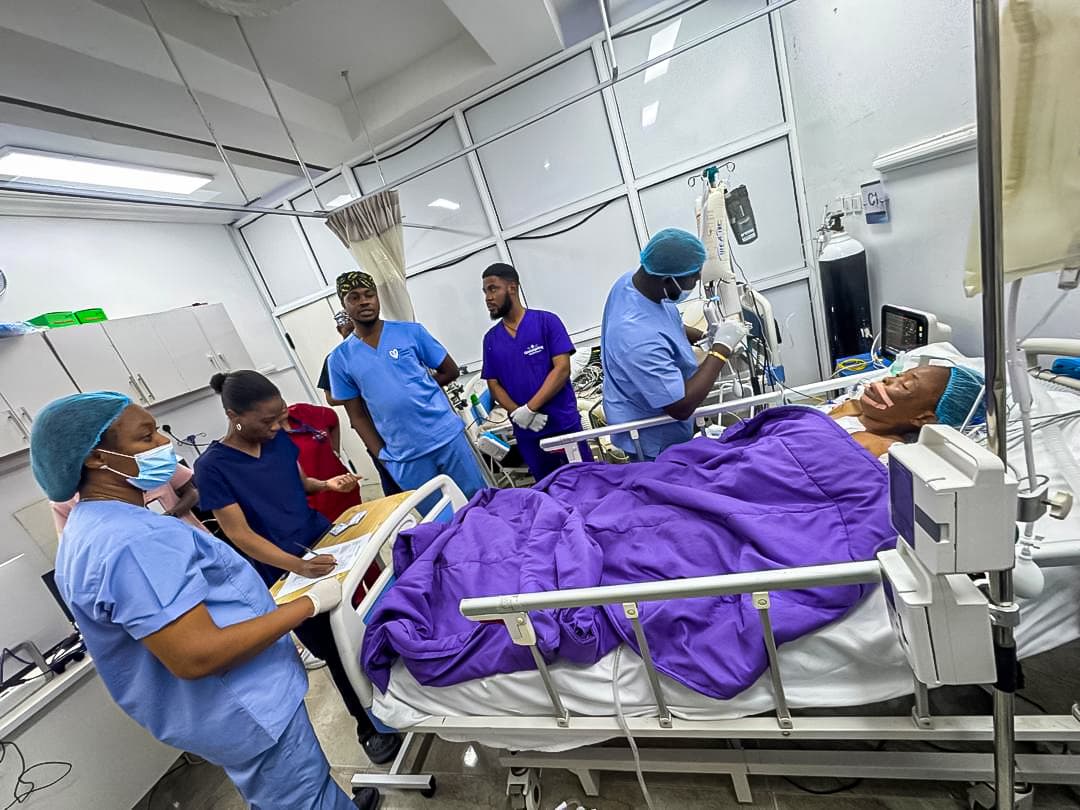 Team brief at the bedside before a case begins.